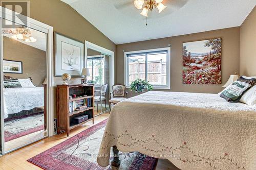 14 - 572 Thistlewood Drive, London, ON - Indoor Photo Showing Bedroom