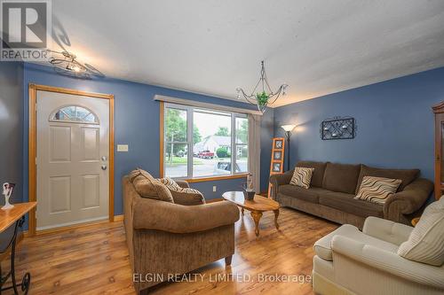 Living Room - 82 Forest Street, Aylmer, ON - Indoor Photo Showing Living Room