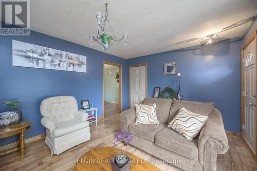 Living Room - 82 Forest Street, Aylmer, ON - Indoor Photo Showing Living Room