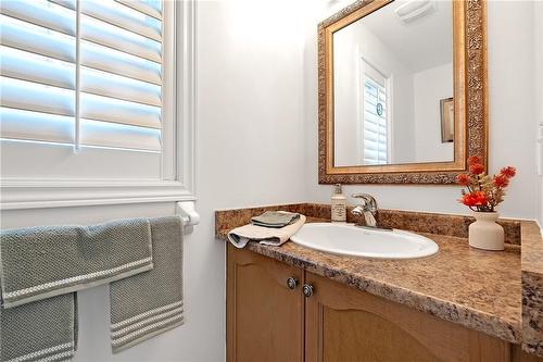 41 Periwinkle Drive, Hamilton, ON - Indoor Photo Showing Bathroom