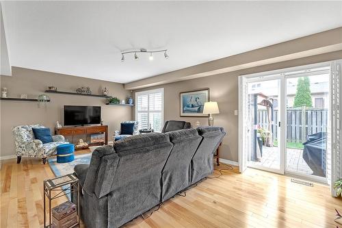 41 Periwinkle Drive, Hamilton, ON - Indoor Photo Showing Living Room