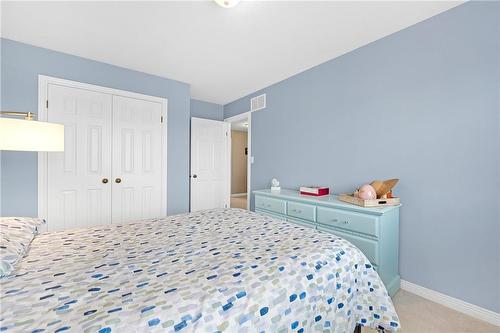 41 Periwinkle Drive, Hamilton, ON - Indoor Photo Showing Bedroom