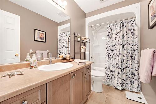 41 Periwinkle Drive, Hamilton, ON - Indoor Photo Showing Bathroom