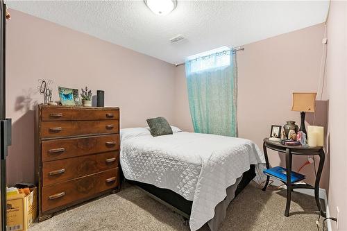 41 Periwinkle Drive, Hamilton, ON - Indoor Photo Showing Bedroom