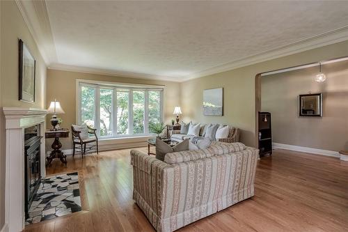 674 Holt Drive, Burlington, ON - Indoor Photo Showing Living Room With Fireplace