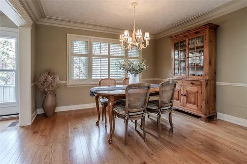 674 Holt Drive, Burlington, ON - Indoor Photo Showing Dining Room