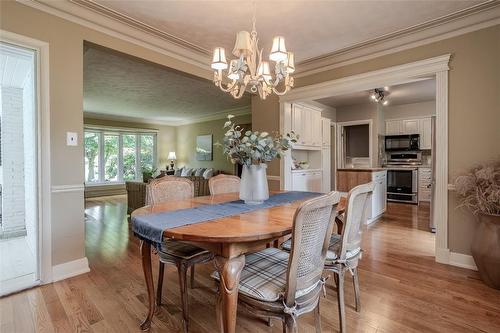 674 Holt Drive, Burlington, ON - Indoor Photo Showing Dining Room