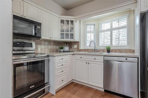 674 Holt Drive, Burlington, ON - Indoor Photo Showing Kitchen With Stainless Steel Kitchen