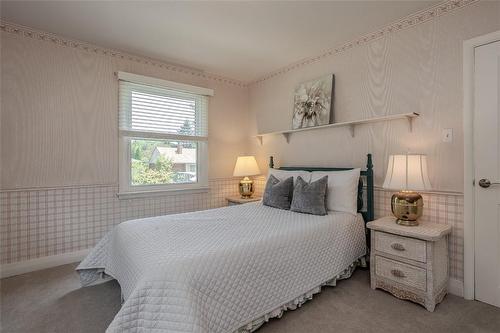 674 Holt Drive, Burlington, ON - Indoor Photo Showing Bedroom