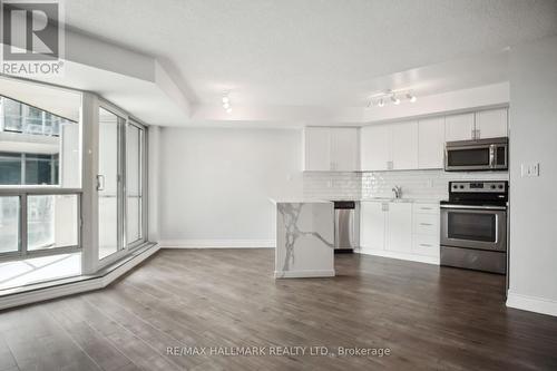 919 - 410 Queens Quay W, Toronto (Waterfront Communities), ON - Indoor Photo Showing Kitchen