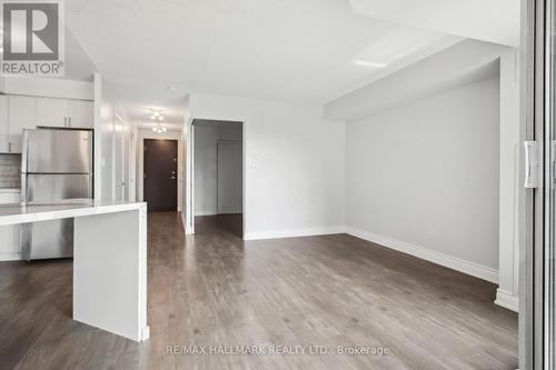 919 - 410 Queens Quay W, Toronto, ON - Indoor Photo Showing Kitchen