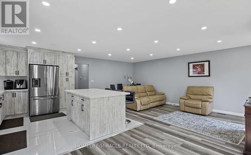 66 Loradeen Crescent, Toronto, ON - Indoor