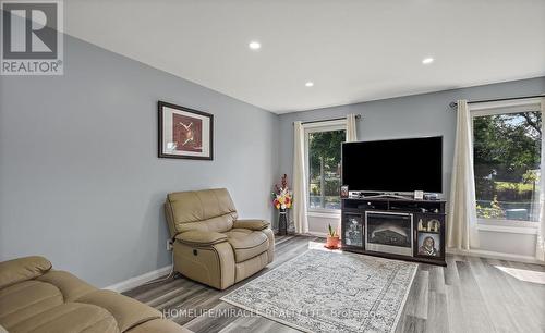 66 Loradeen Crescent, Toronto, ON - Indoor Photo Showing Living Room