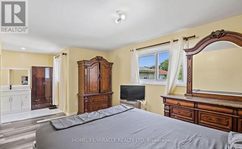 66 Loradeen Crescent, Toronto, ON - Indoor Photo Showing Bedroom