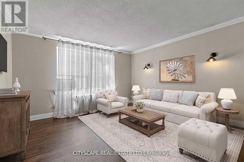 207 - 35 Raglan Avenue, Toronto, ON - Indoor Photo Showing Living Room