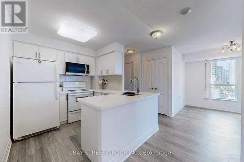 801 - 21 Hillcrest Avenue, Toronto C14, ON - Indoor Photo Showing Kitchen