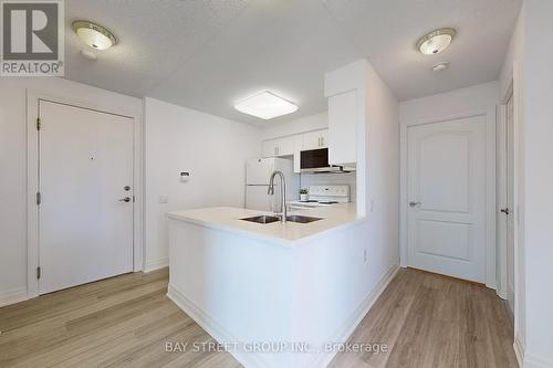 801 - 21 Hillcrest Avenue, Toronto C14, ON - Indoor Photo Showing Kitchen With Double Sink