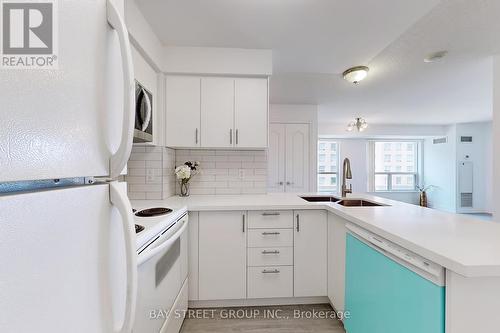 801 - 21 Hillcrest Avenue, Toronto C14, ON - Indoor Photo Showing Kitchen With Double Sink