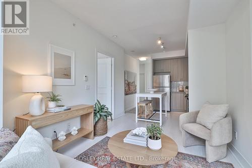 315 - 68 Merton Street, Toronto C10, ON - Indoor Photo Showing Living Room