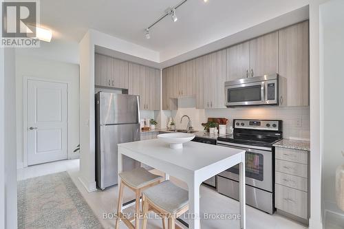 315 - 68 Merton Street, Toronto C10, ON - Indoor Photo Showing Kitchen