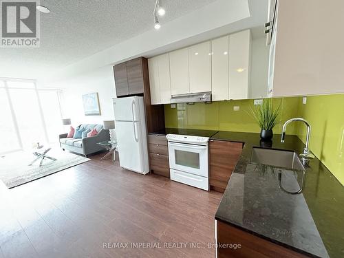 1912 - 121 Mcmahon Drive, Toronto C15, ON - Indoor Photo Showing Kitchen