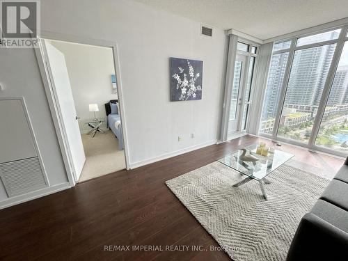 1912 - 121 Mcmahon Drive, Toronto C15, ON - Indoor Photo Showing Living Room