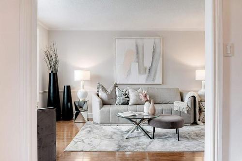 2182 Maplewood Drive, Burlington, ON - Indoor Photo Showing Living Room
