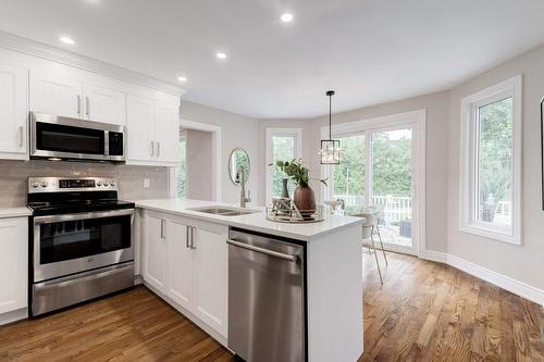 2182 Maplewood Drive, Burlington, ON - Indoor Photo Showing Kitchen With Double Sink With Upgraded Kitchen