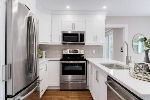 2182 Maplewood Drive, Burlington, ON - Indoor Photo Showing Kitchen With Double Sink With Upgraded Kitchen