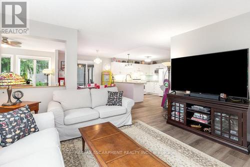 105 Glenariff Drive, Hamilton, ON - Indoor Photo Showing Living Room