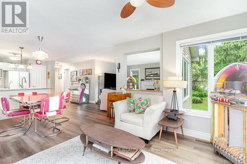 105 Glenariff Drive, Hamilton, ON - Indoor Photo Showing Living Room