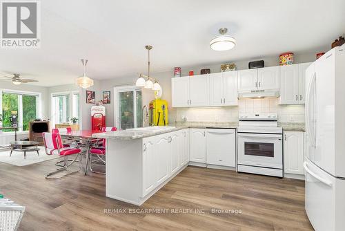 105 Glenariff Drive, Hamilton, ON - Indoor Photo Showing Kitchen