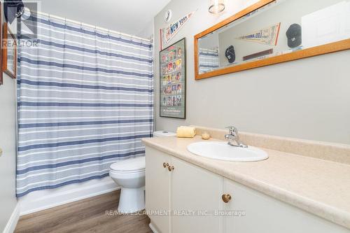 105 Glenariff Drive, Hamilton, ON - Indoor Photo Showing Bathroom