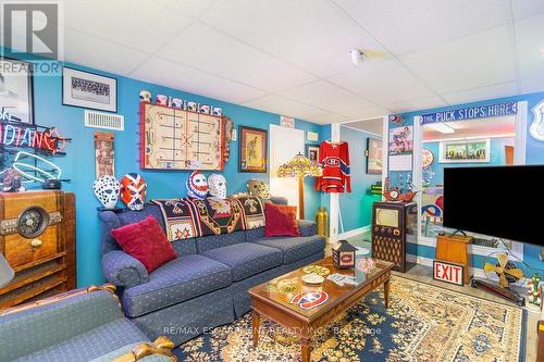 105 Glenariff Drive, Hamilton, ON - Indoor Photo Showing Living Room