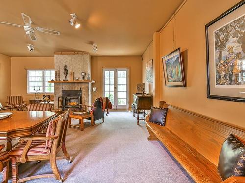 Family room - 136Z Ch. De La Gare, Piedmont, QC - Indoor With Fireplace