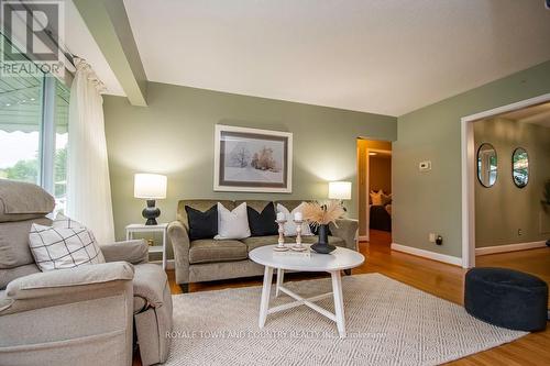 5 Armour Court, Kawartha Lakes (Lindsay), ON - Indoor Photo Showing Living Room