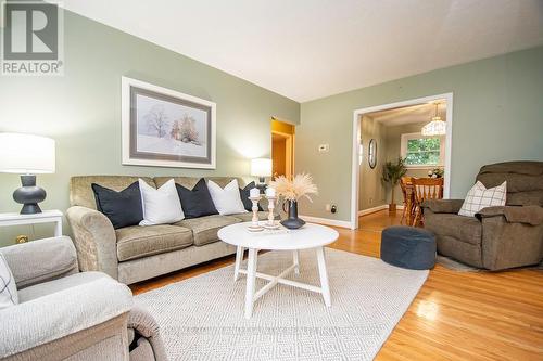 5 Armour Court, Kawartha Lakes (Lindsay), ON - Indoor Photo Showing Living Room