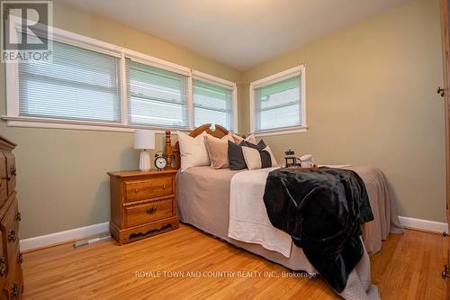 5 Armour Court, Kawartha Lakes (Lindsay), ON - Indoor Photo Showing Bedroom