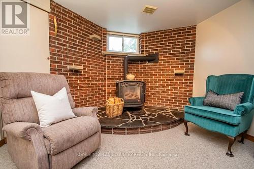 5 Armour Court, Kawartha Lakes (Lindsay), ON - Indoor Photo Showing Living Room With Fireplace