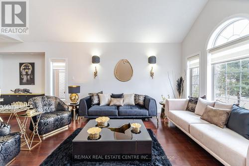 72 Southcreek Drive, Hamilton, ON - Indoor Photo Showing Living Room