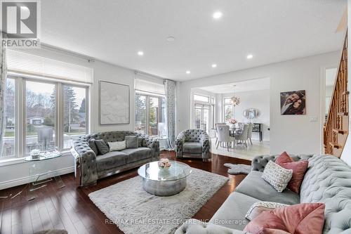 72 Southcreek Drive, Hamilton, ON - Indoor Photo Showing Living Room