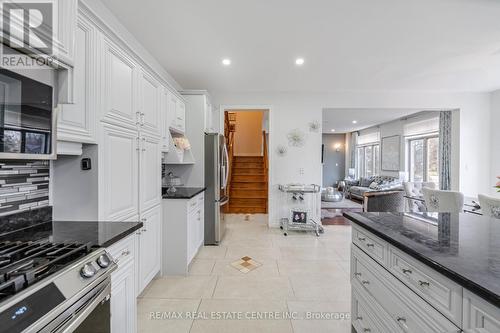 72 Southcreek Drive, Hamilton, ON - Indoor Photo Showing Kitchen