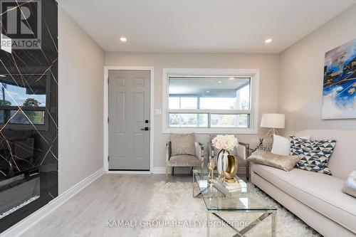 2009 Brampton Street, Hamilton, ON - Indoor Photo Showing Living Room