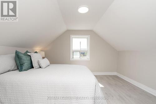 2009 Brampton Street, Hamilton, ON - Indoor Photo Showing Bedroom