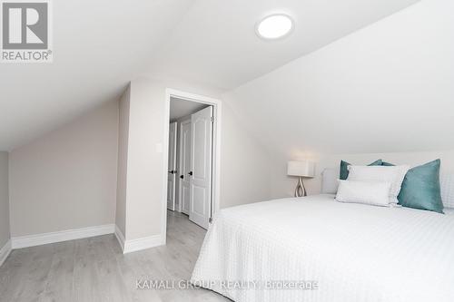 2009 Brampton Street, Hamilton, ON - Indoor Photo Showing Bedroom