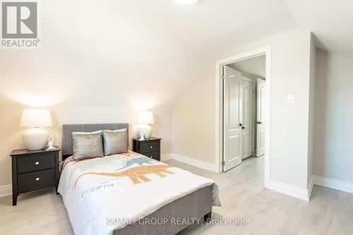 2009 Brampton Street, Hamilton, ON - Indoor Photo Showing Bedroom