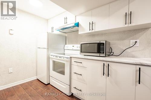 2009 Brampton Street, Hamilton, ON - Indoor Photo Showing Kitchen