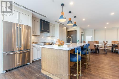 1001 - 470 Dundas Street E, Hamilton, ON - Indoor Photo Showing Kitchen With Upgraded Kitchen