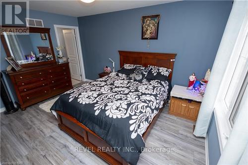 44 Haney Drive, Thorold, ON - Indoor Photo Showing Bedroom