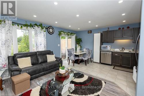 44 Haney Drive, Thorold, ON - Indoor Photo Showing Living Room